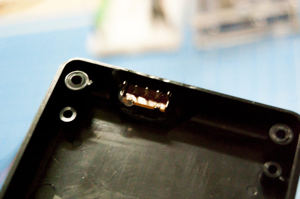 Soudure de l'interrupteur sur le fil de la pile