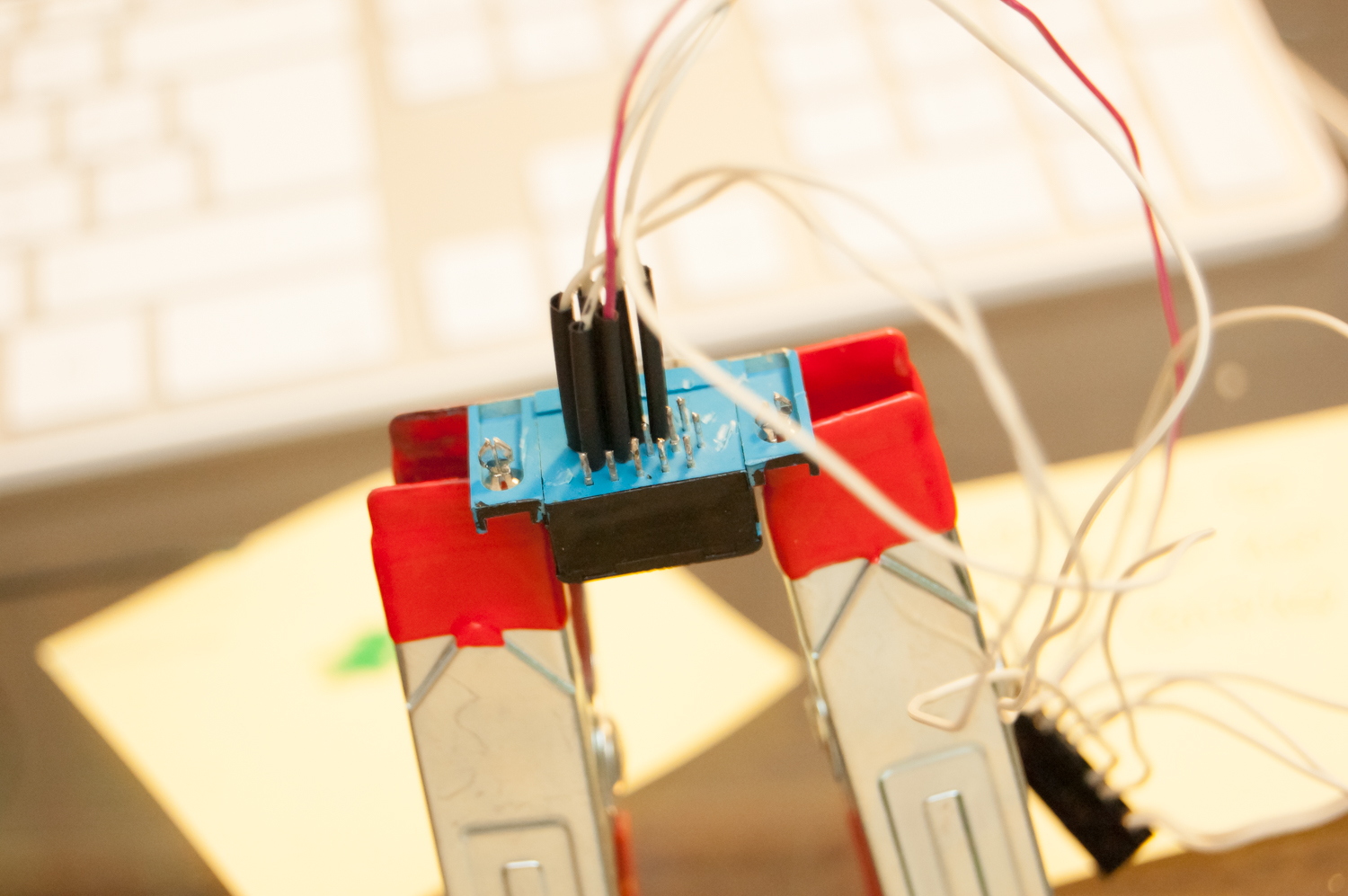 Soudure des fils sur le connecteur VGA