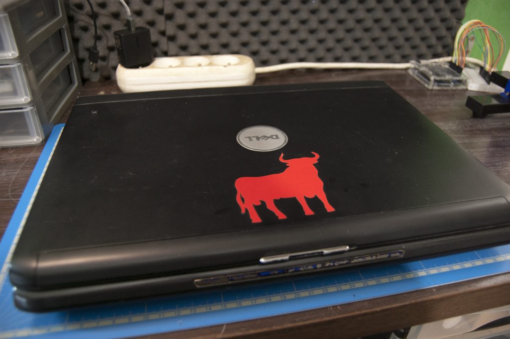 Dell Vostro 1500 avec sticker taureau