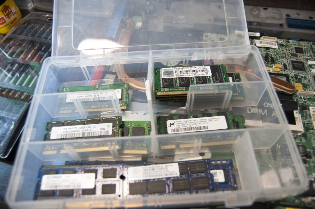 Barrettes DDR2 récupérées d'un MacBook Pro