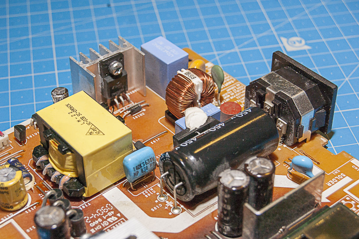 Section alimentation rétroéclairage