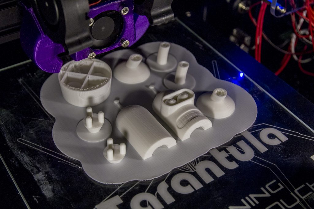 Début de l'impression de la figurine Bender